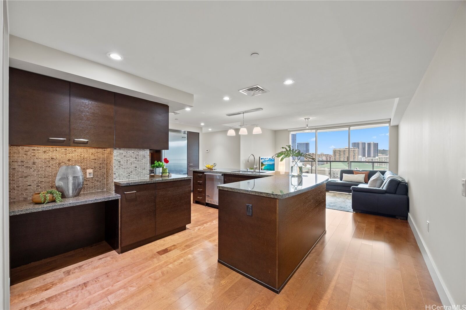 Property Photo: 1837 Kalakaua Avenue 1806 HI 96815