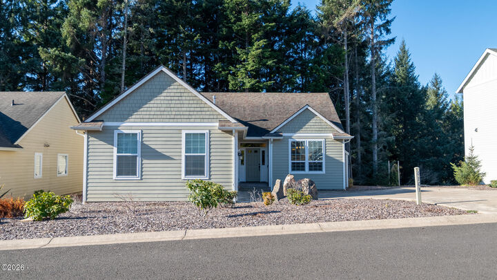 Property Photo:  4161 SE Inlet Avenue  OR 97367 