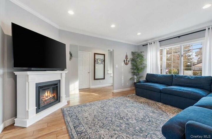 Property Photo:  69 Hawthorne Street  NY 11758 