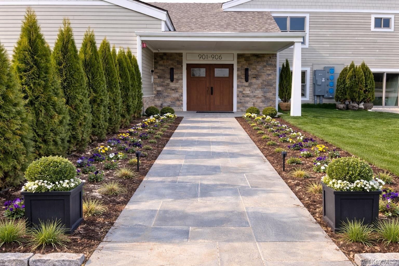 Property Photo:  903 Oakridge Common  NY 10590 