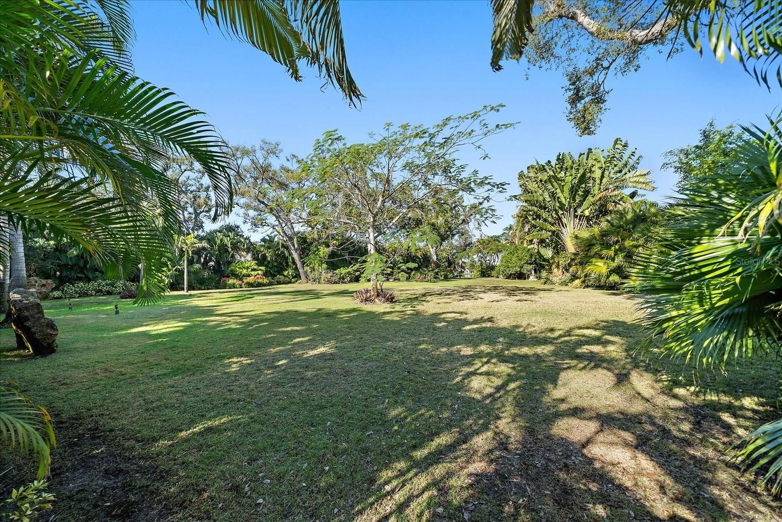 Property Photo:  1643 S Lakeshore Drive  FL 34231 