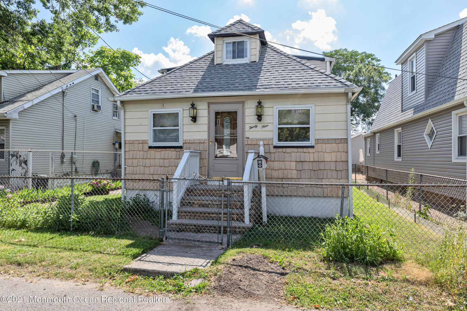 Property Photo:  39 Lincoln Court  NJ 07734 