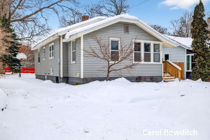 Property Photo:  2260 Estes Street  MI 49441 