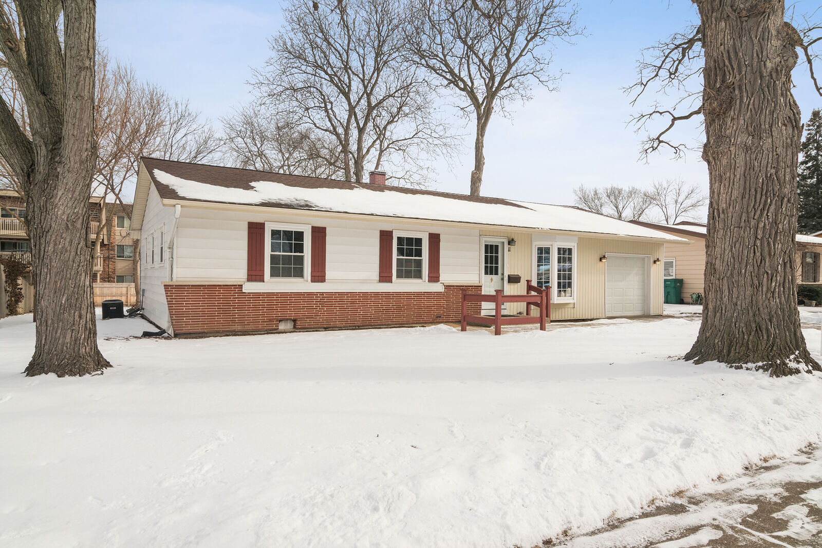 Property Photo:  11 Crestview Terrace  IL 60089 