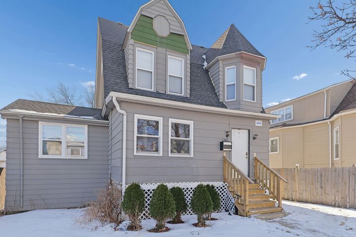 Property Photo:  5459 W Walton Street  IL 60651 