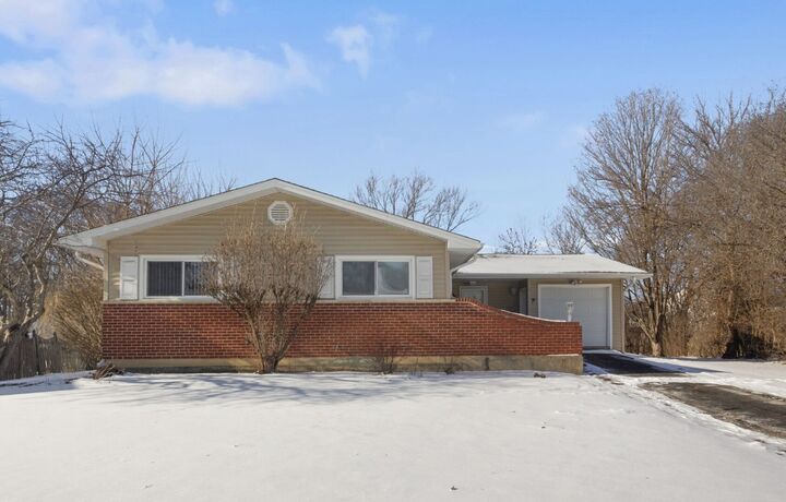 Property Photo:  106 Cedar Court  IL 60193 