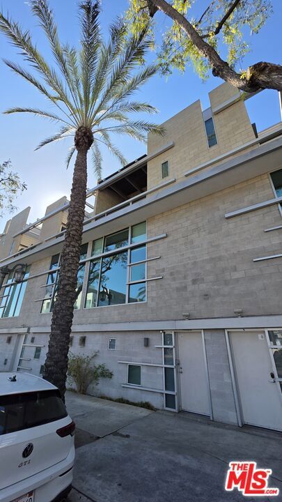 Property Photo: 717 N Highland Avenue 9 CA 90038