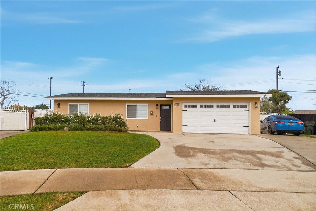 Property Photo:  1647 N Lake  CA 91764 