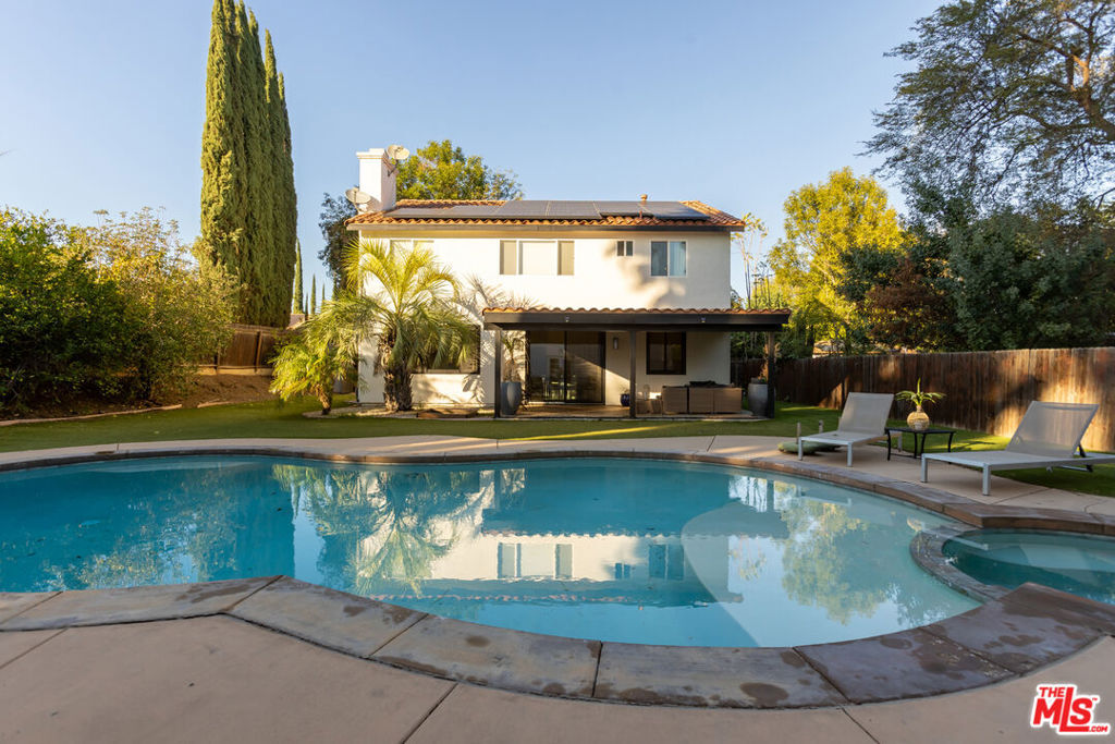 Property Photo:  18404 Arminta Street  CA 91335 