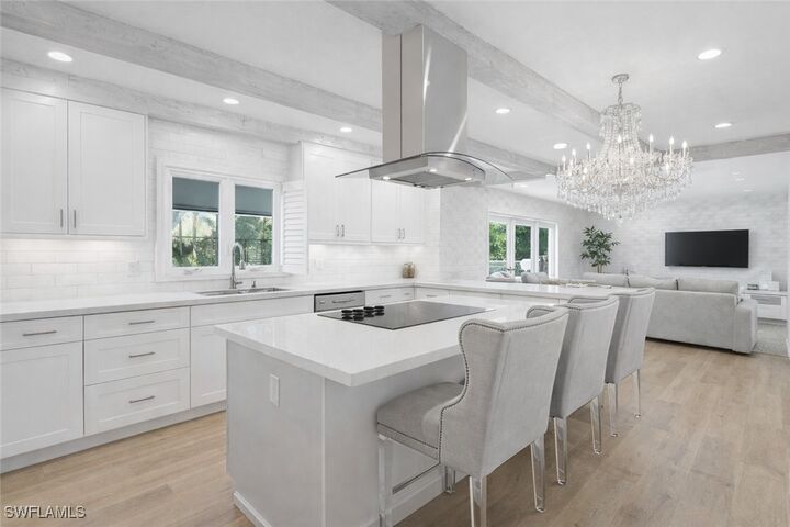 Property Photo: 7395 Stonegate Drive FL 34109