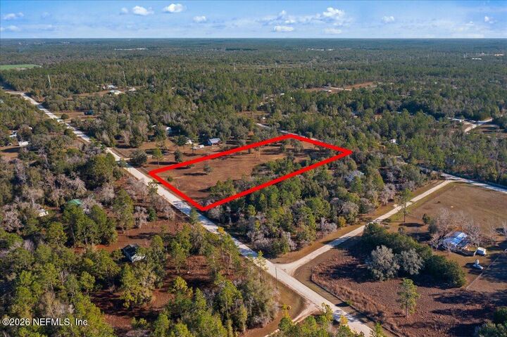 Property Photo: 5551 NE 106 Court FL 32621