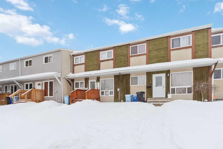 Property Photo:  109 Ross Street  AB T9K 1B3 