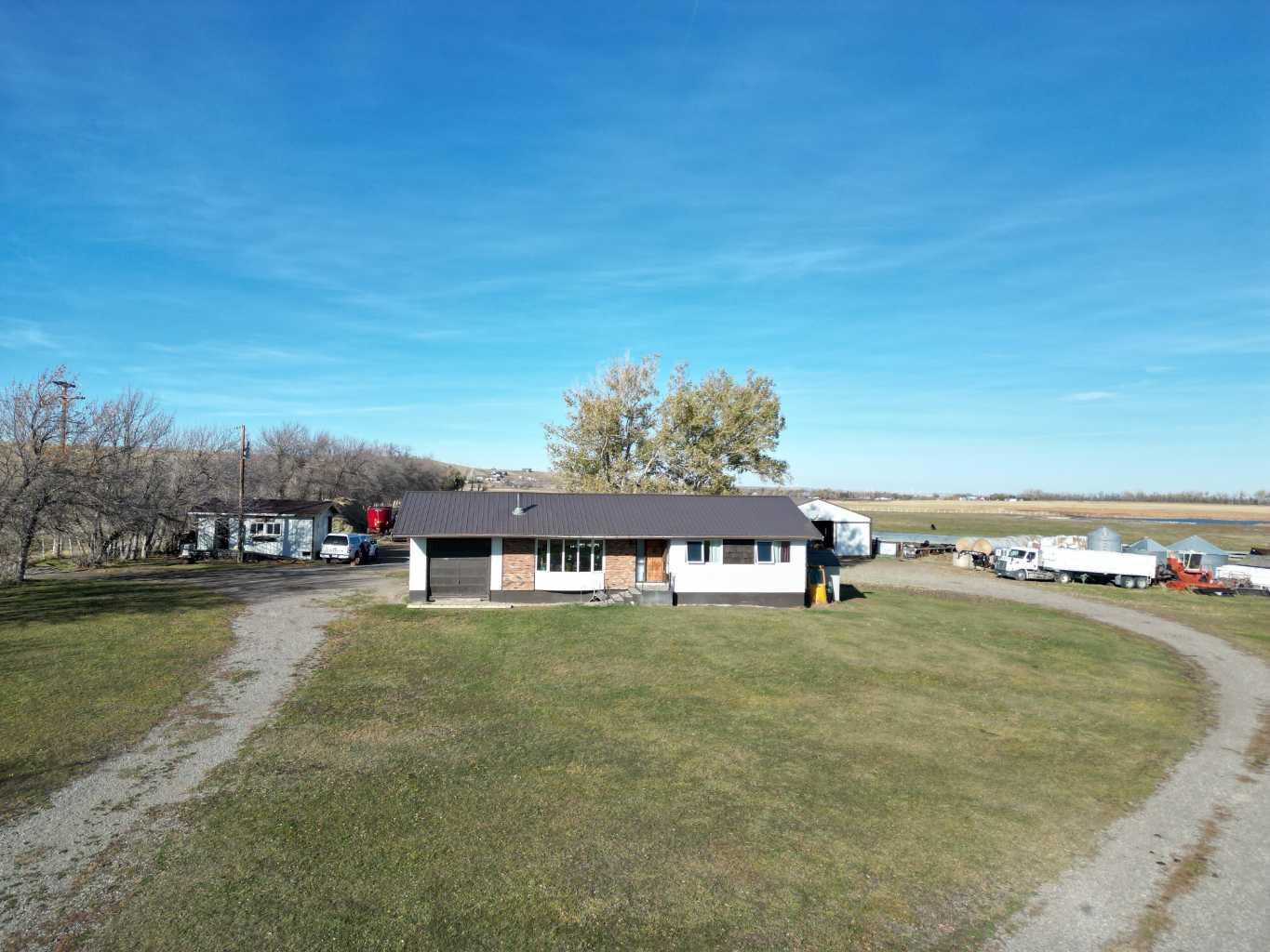 Property Photo:  275083 Twp Rd 41  AB T0K 1E0 