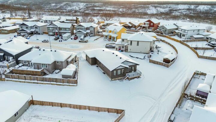 Property Photo:  120 Beaconview Place  AB T9H 2S6 