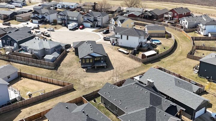 Property Photo:  120 Beaconview Place  AB T9H 2S6 