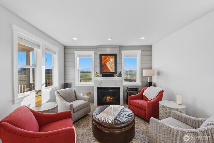 Property Photo:  405  Maple Avenue  WA 98257 