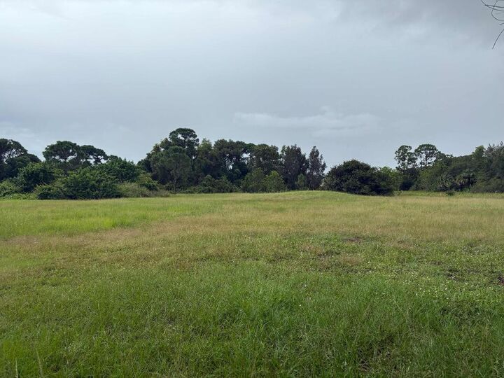 Property Photo: 2520 SE Melaleuca Boulevard FL 34952