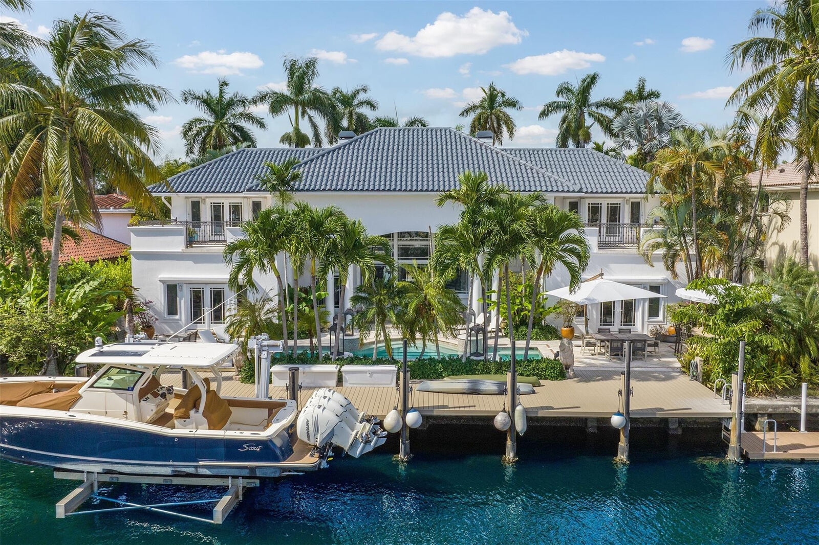 Property Photo:  166 Royal Palm Drive  FL 33301 