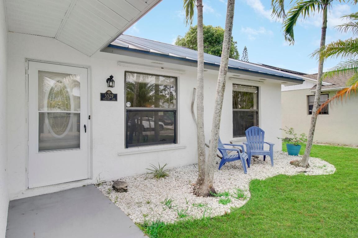 Property Photo:  5929 SE Collins Avenue  FL 34997 