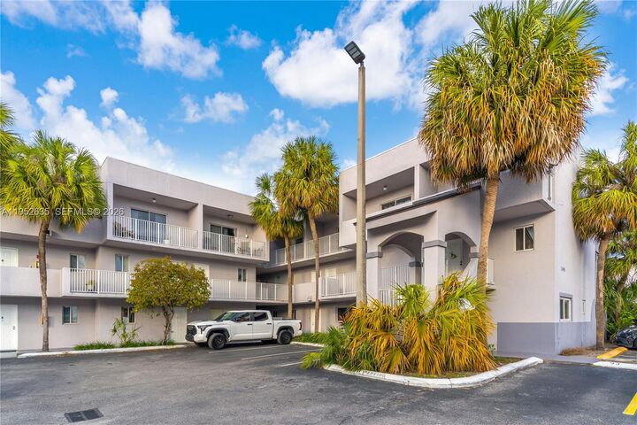 Property Photo: 2690 W 76th St 104 FL 33016