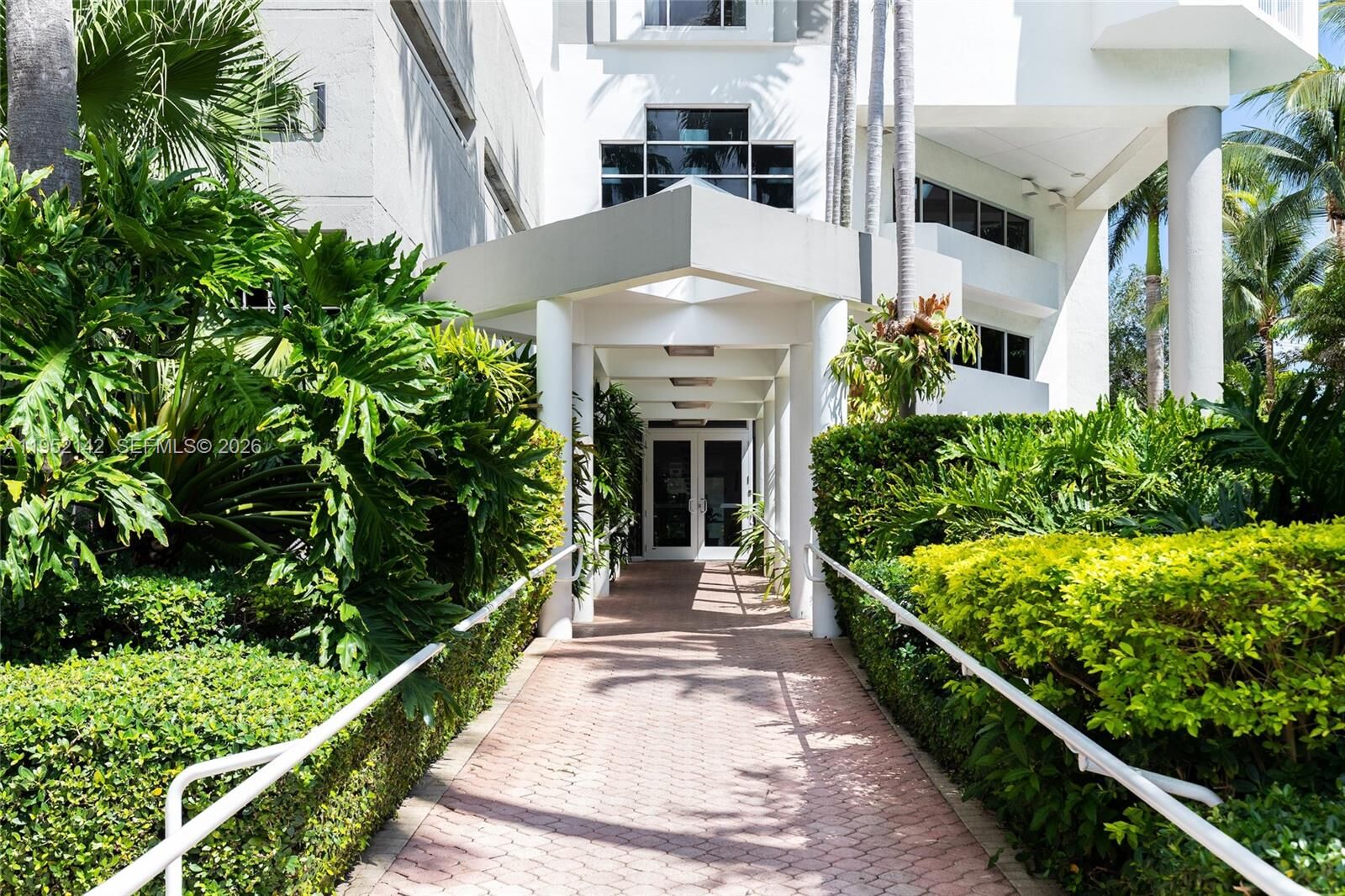 Property Photo: 1621 Bay Rd 604 FL 33139