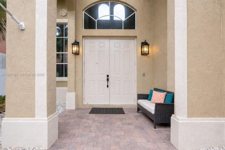 Property Photo:  4113 NE 22nd Ln  FL 33033 