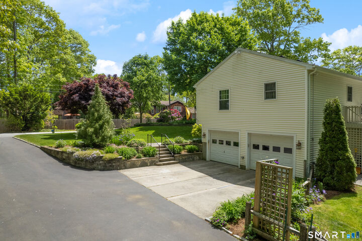 Property Photo:  16 Laurelwood Drive  CT 06357 