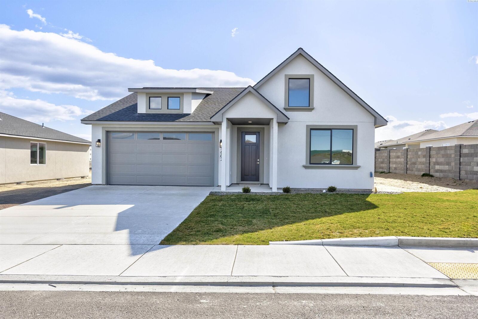 Property Photo:  2902 E Helena St  WA 99301 