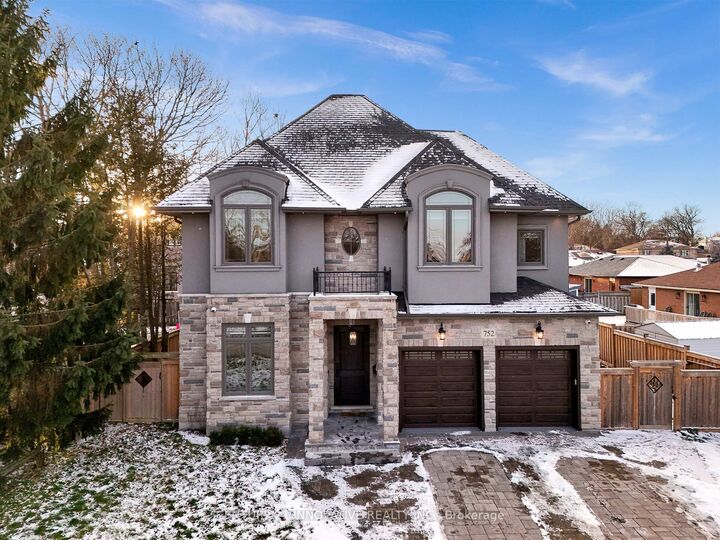 Property Photo:  752 Hillview Crescent  ON L1W 2S1 