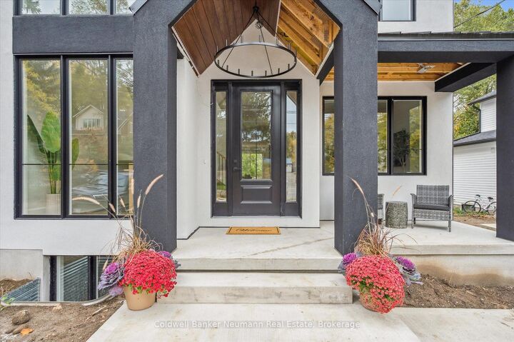 Property Photo:  126 Oxford Street  ON N1H 2M7 