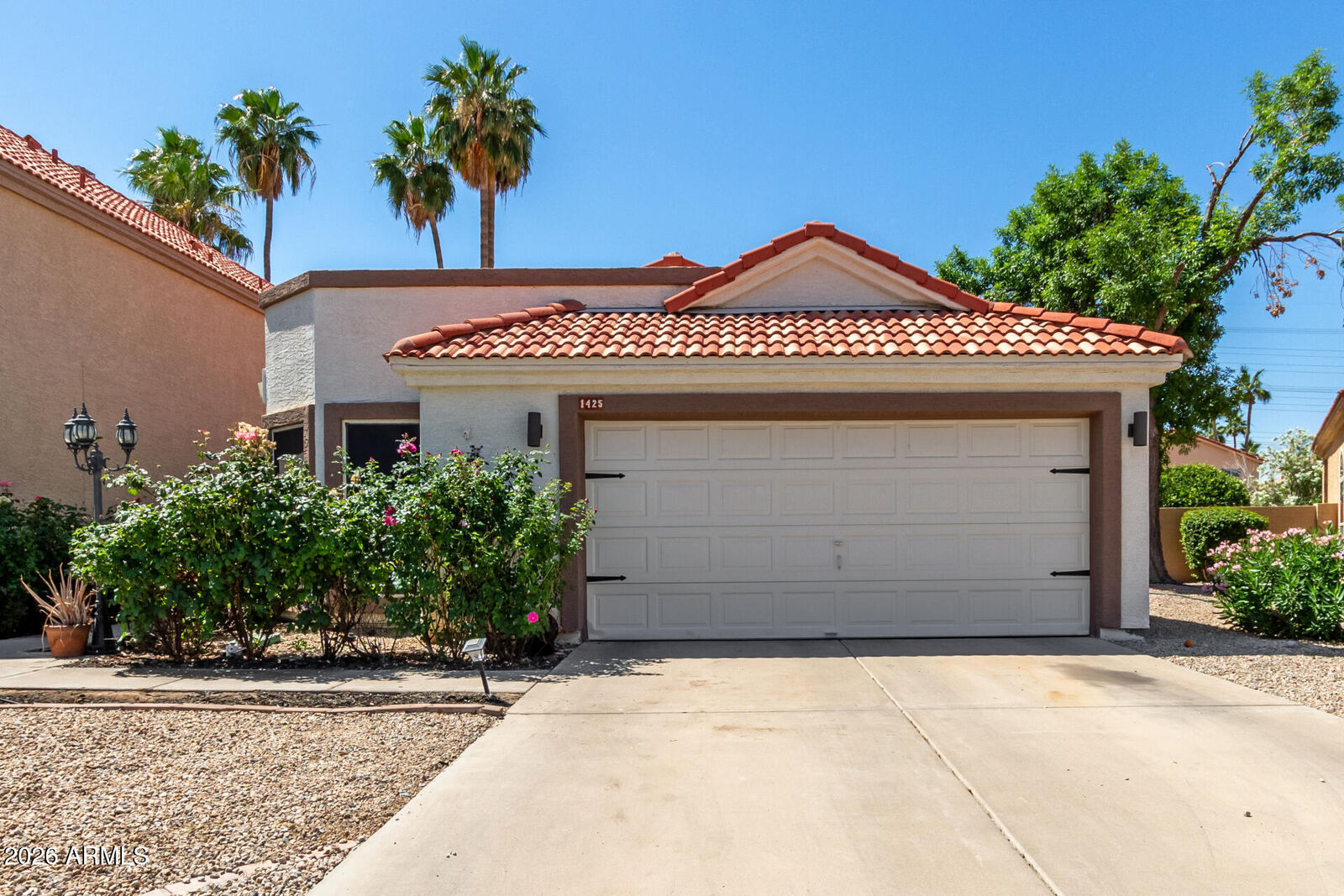 Property Photo: 1425 E Commerce Avenue AZ 85234