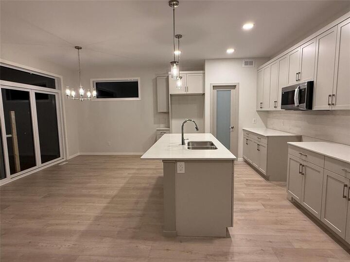 Property Photo: 39 Parkrose Place MB R5A 0B4