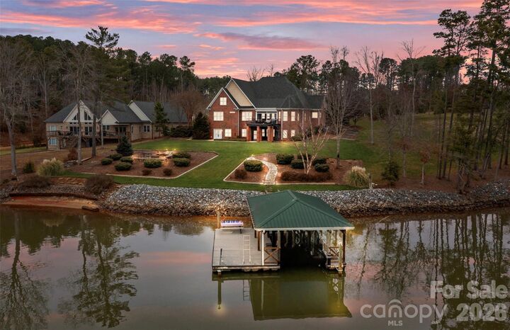 Property Photo: 5231 Peninsula Drive NC 28630