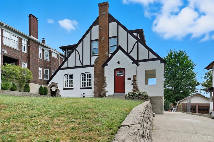 Property Photo:  2323 Sherwood Lane  OH 45212 