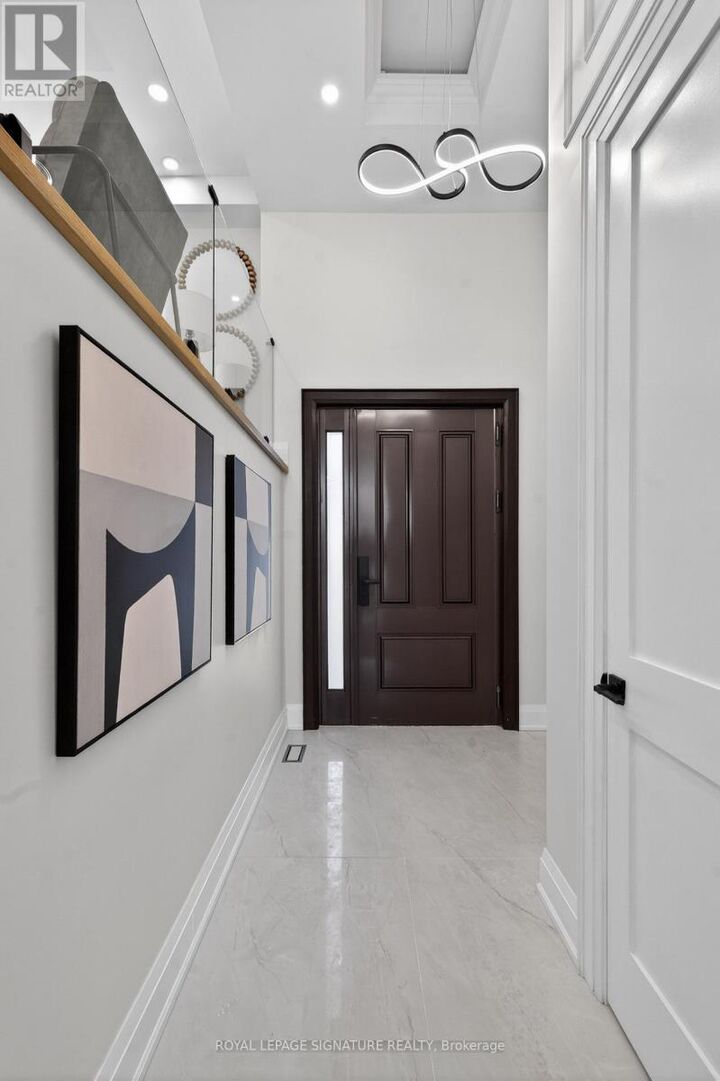 Property Photo:  245 Ferris Road  ON M4B 1H2 