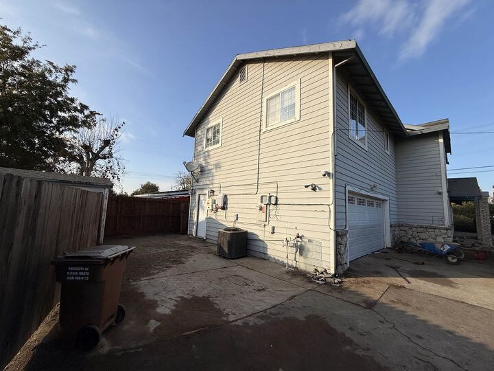 Property Photo:  471 Delta Rd  CA 94561 
