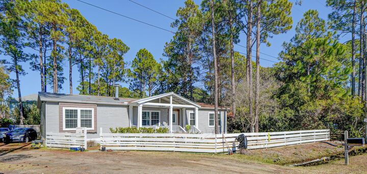 Property Photo: 167 Starlight Lane FL 32459