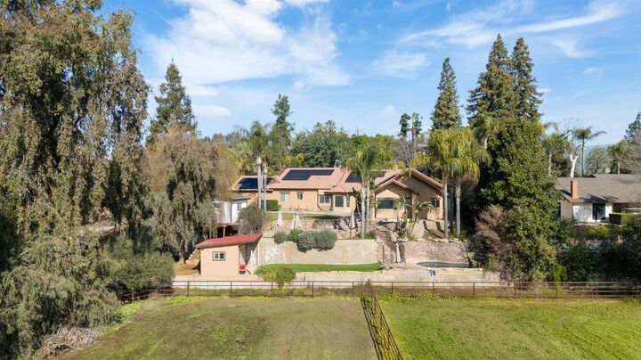 Property Photo:  915 S Strathmore Avenue I  CA 93274 