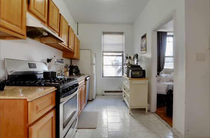 Property Photo:  206 4th St 2F  NJ 07302 
