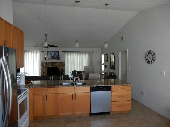 Property Photo:  853 2nd Avenue S  FL 33715 