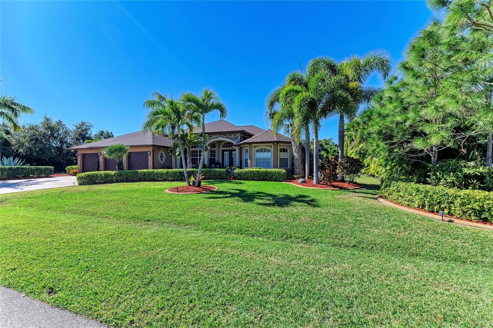 Property Photo:  25471 Islas Drive  FL 33955 