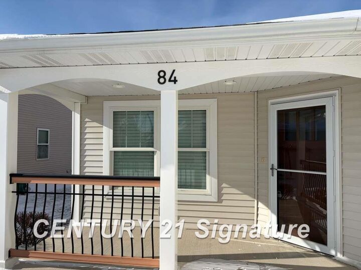 Property Photo:  84 Tuscany Circle  MI 48603 