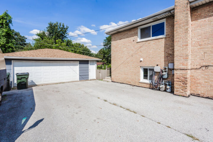 Property Photo:  7840 Cronin Avenue  IL 60458 