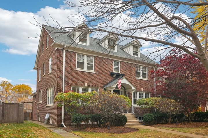 Property Photo:  1115 Colfax Street  IL 60201 