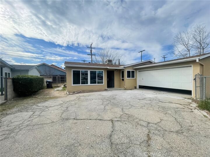 Property Photo: 1560 W Avenue H10 CA 93534