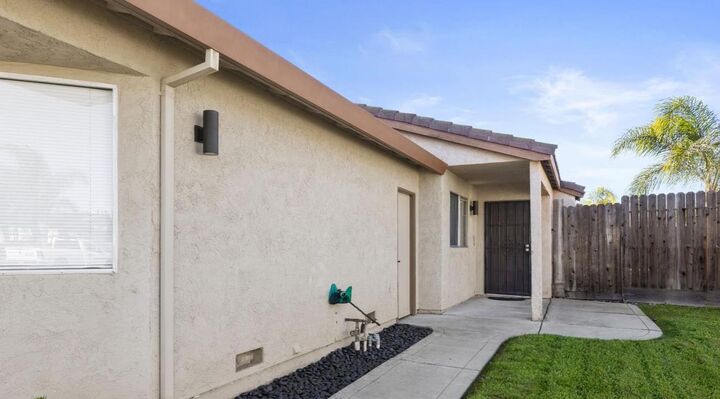 Property Photo: 8068 Halkeep Way CA 95823
