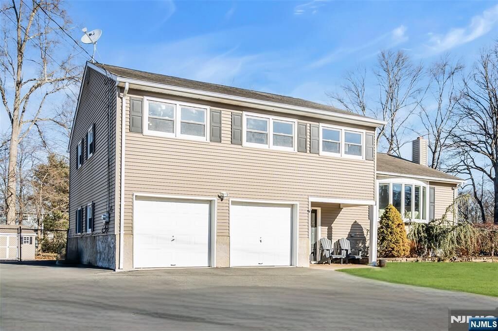 Property Photo:  28 Toby Drive  NJ 07876 