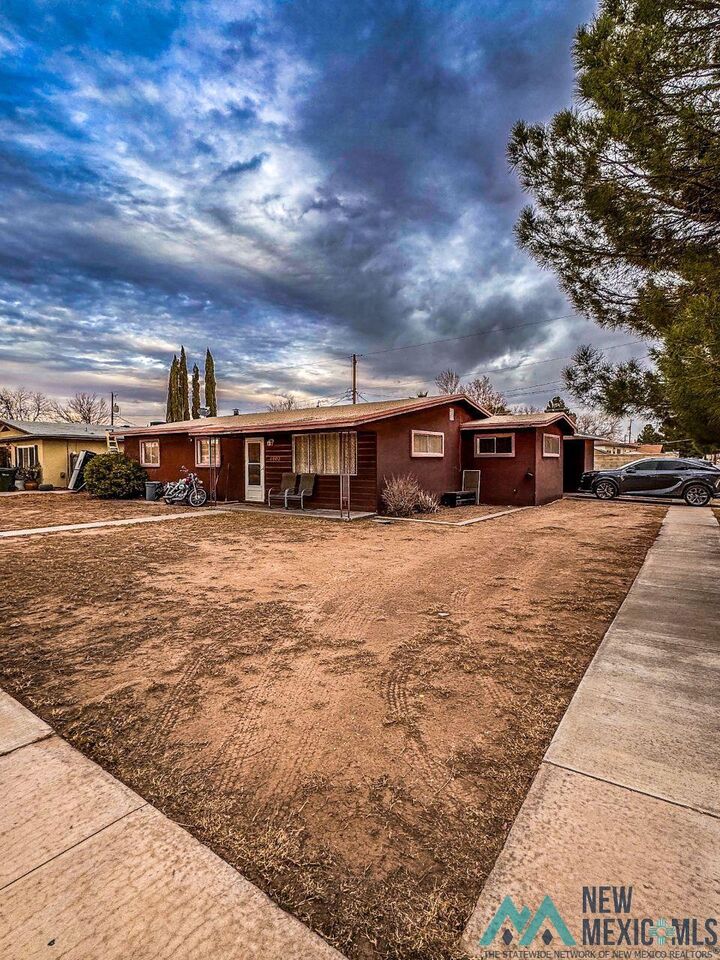 Property Photo: 1002 Valverde Street NM 88220