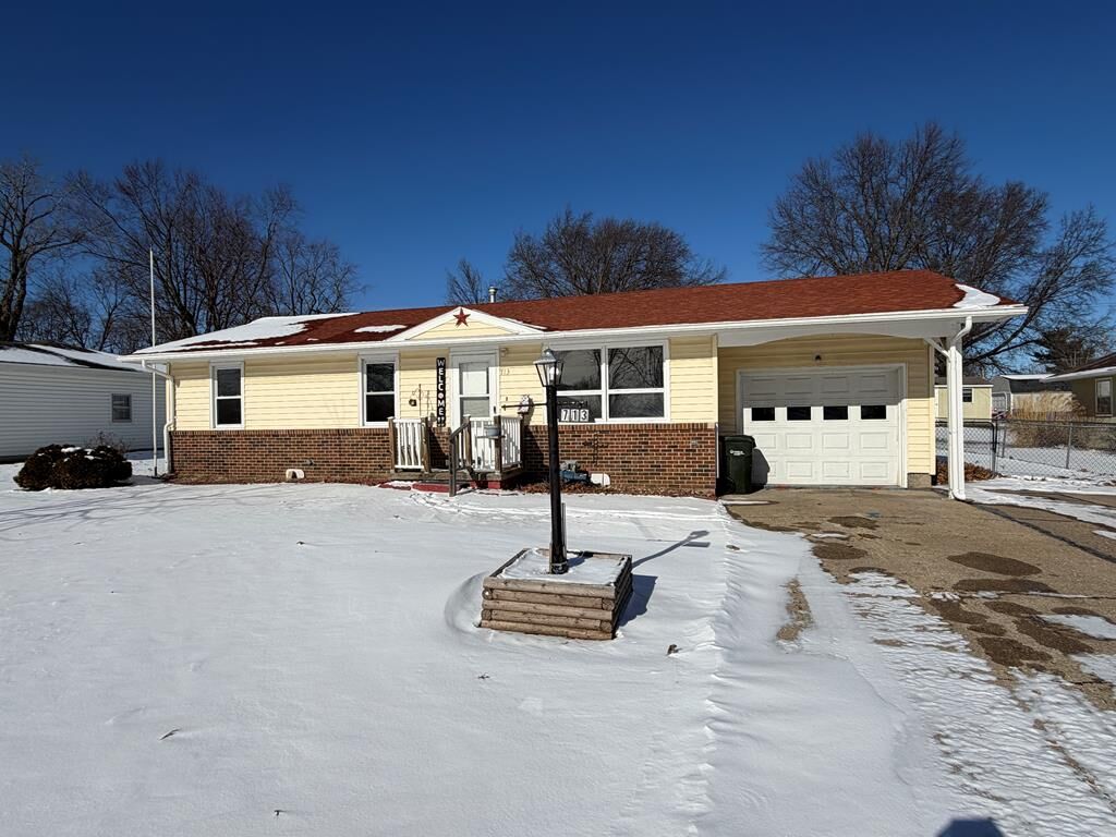 Property Photo: 713 E Meadow Lane MO 63501