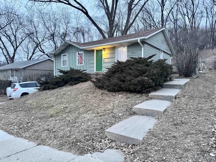 Property Photo:  1911 W 25th St.  IA 51103 